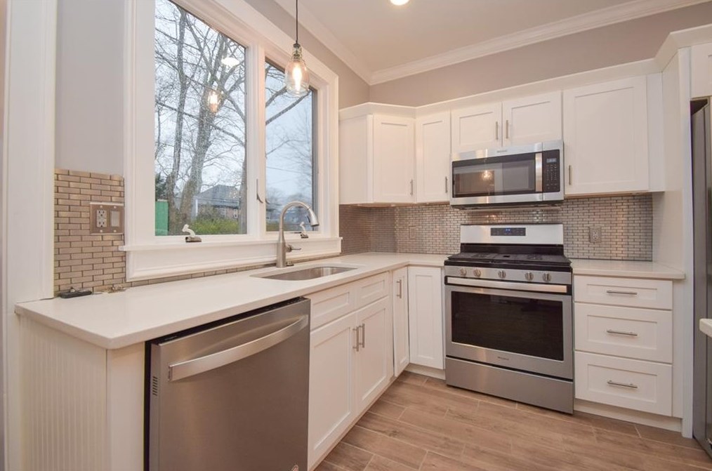 4 Bedlow Ave #a, Middletown, RI 02840