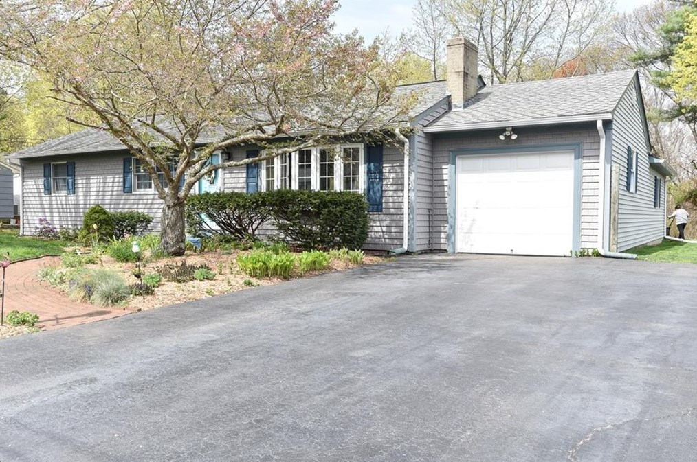 50 Sunnybrook Dr, North Kingstown, RI 02852