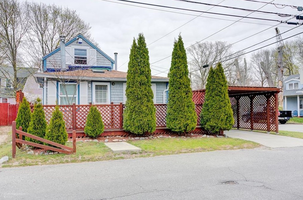 365 Pequot Ave, Warwick, RI 02889