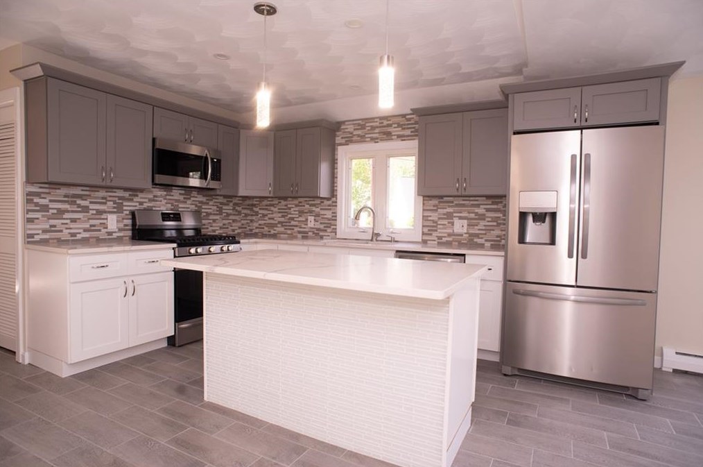 41 Berkshire Dr, Lincoln, RI 02802