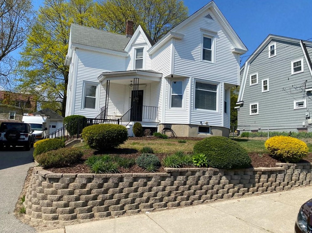 75 Vine St, Woonsocket, RI 02895