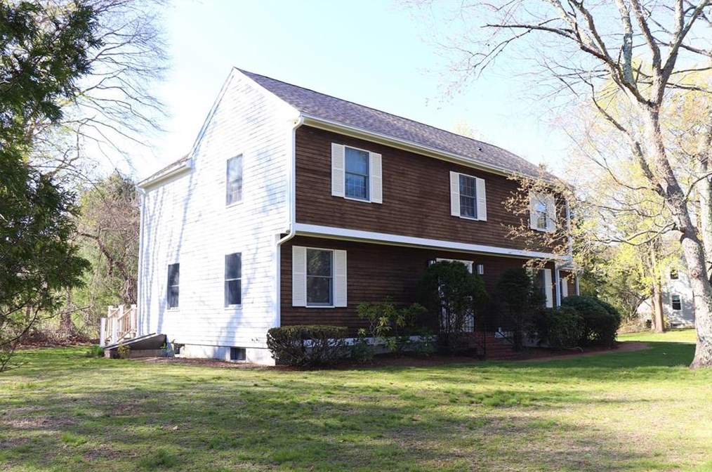 18 Nathaniel Rd, Barrington, RI 02806-3826