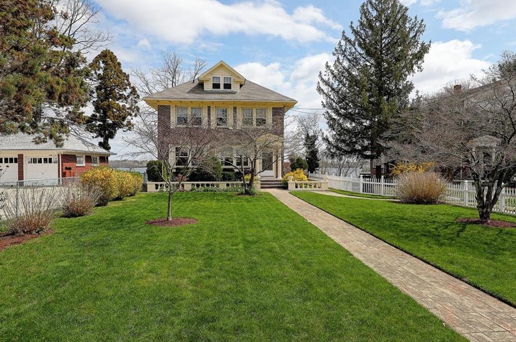 1296 Narragansett Blvd, Providence, RI 02905