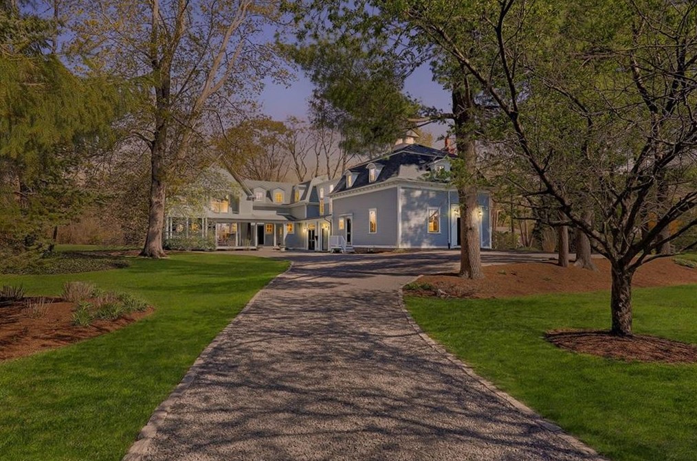 28 Alfred Drown Rd, Barrington, RI 02806