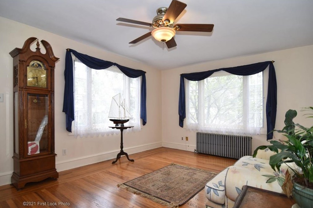 108 Sunbury St, Providence, RI 02908