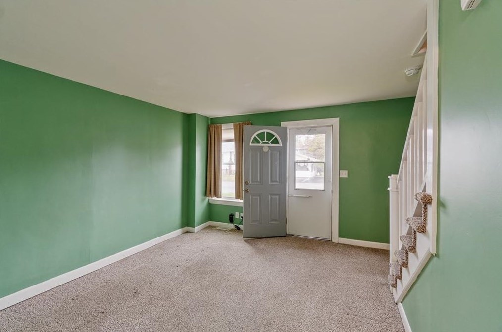 686 Cumberland Hill Rd, Woonsocket, RI 02895