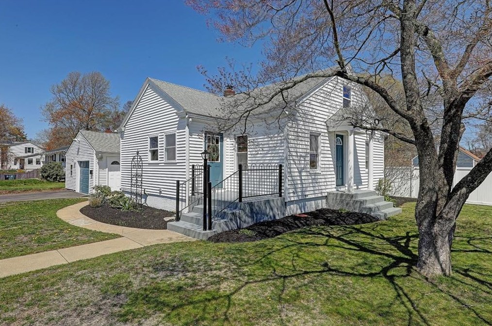 38 Wendell St, Coventry, RI 02816