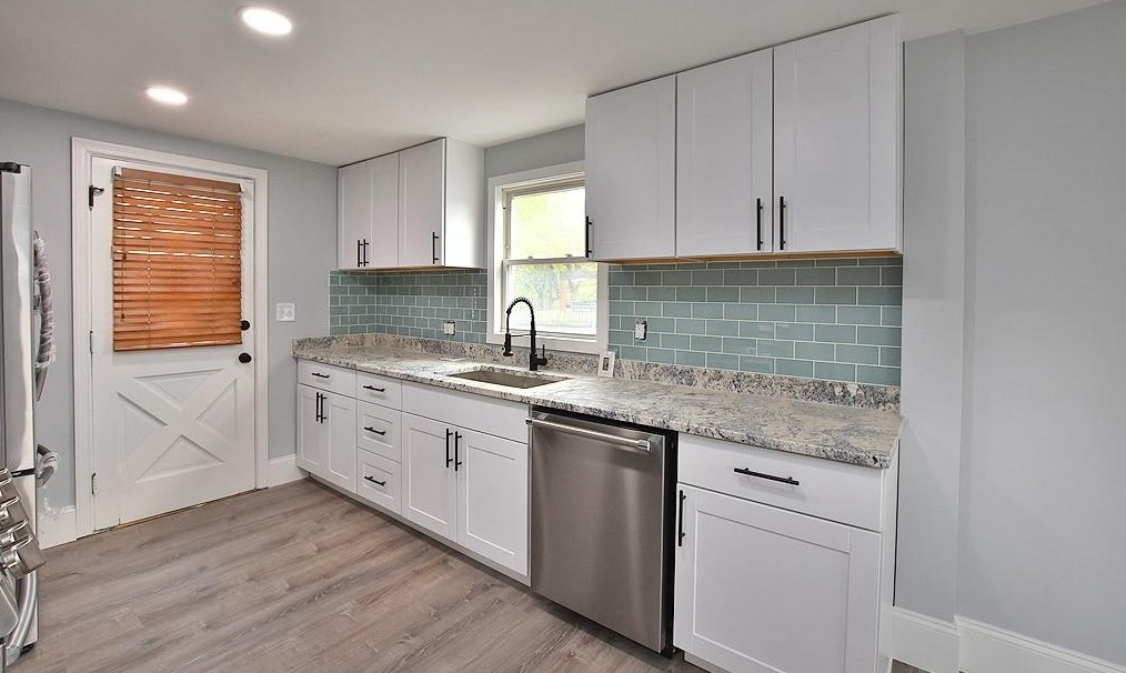 94 Arcadia Ave, Cranston, RI 02910-2302