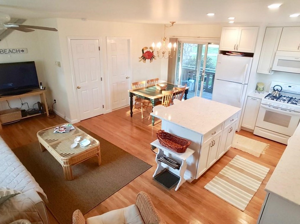 152 Tuckerman Ave Apt 16, Middletown, RI 02842