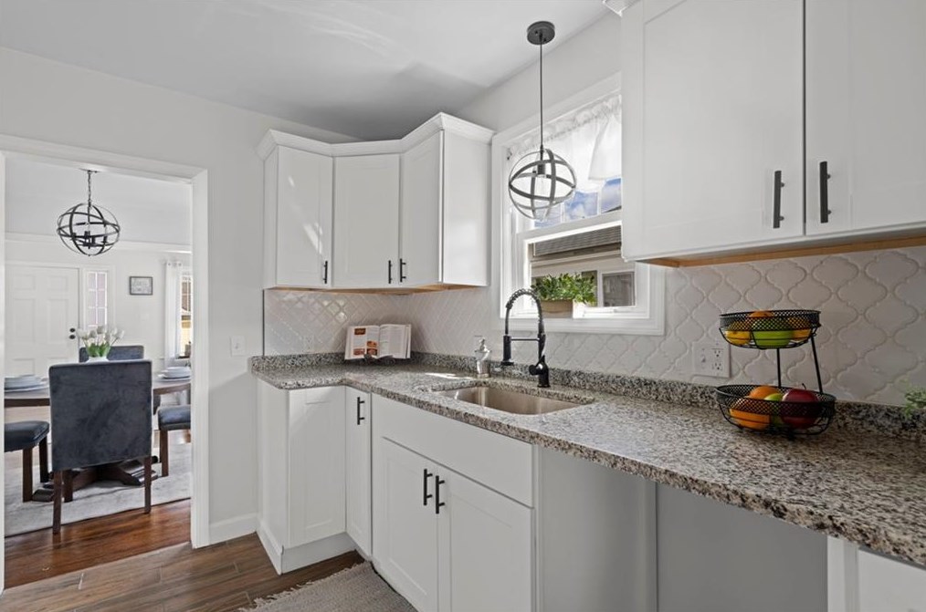 18 Wendell St, East Providence, RI 02915-3104