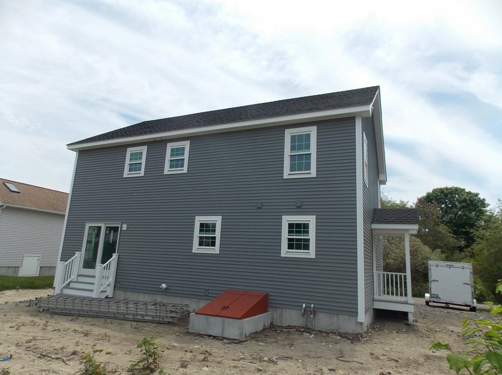 47 Lakeworth Ave, South Kingstown, RI 02882