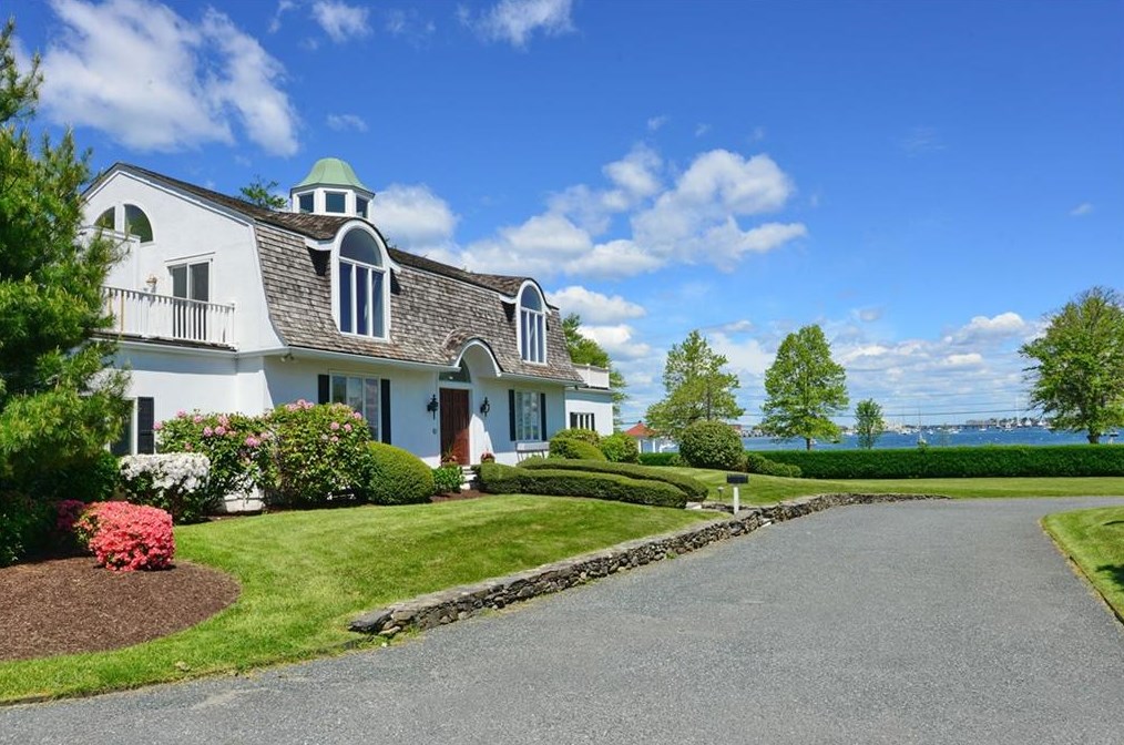 1 Harbor View Dr, Middletown, RI 02840