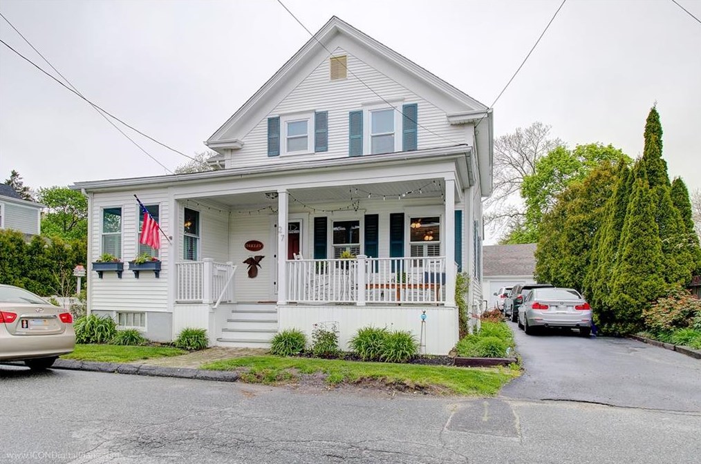 27 Cole St, Bristol, RI 02809-3105