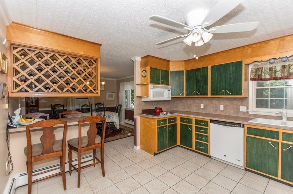 5 Bayou Dr, Smithfield RI  02828-3122 exterior