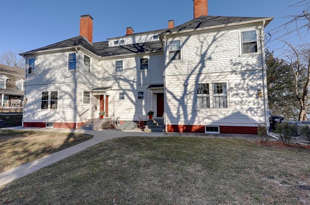 72 Fort Ave, Providence, RI 02905