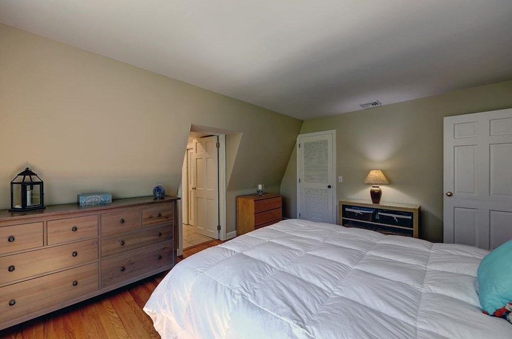 21 Lake Dr, Barrington RI  02806-2811 exterior