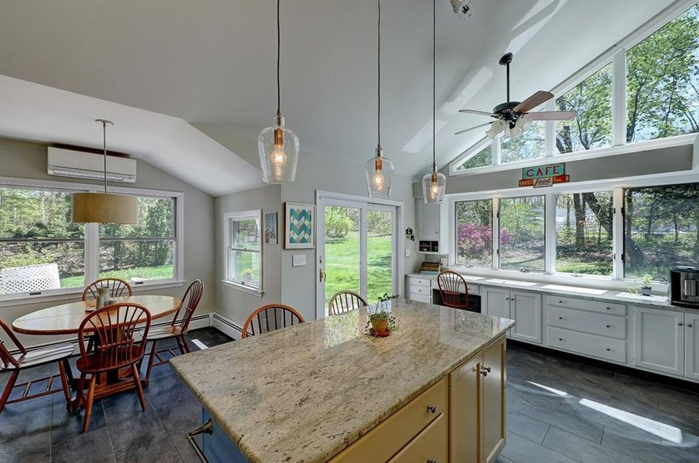 21 Lake Dr, Barrington RI  02806-2811 exterior