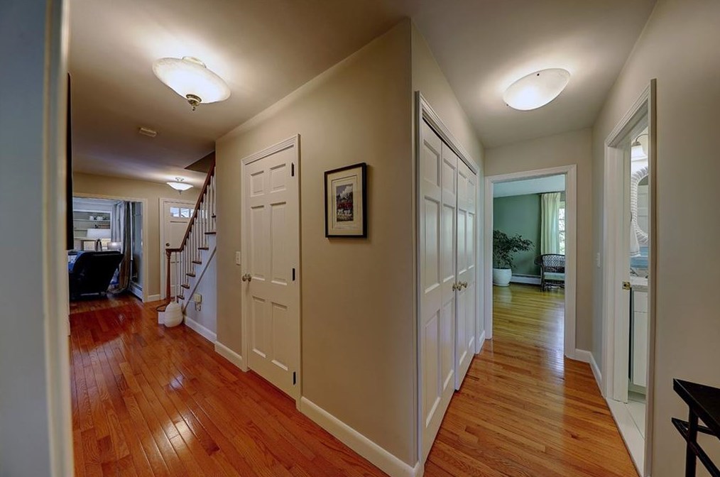 21 Lake Dr, Barrington RI  02806-2811 exterior