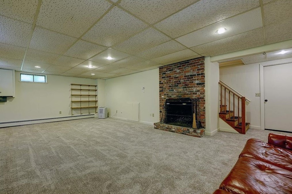 21 Lake Dr, Barrington RI  02806-2811 exterior