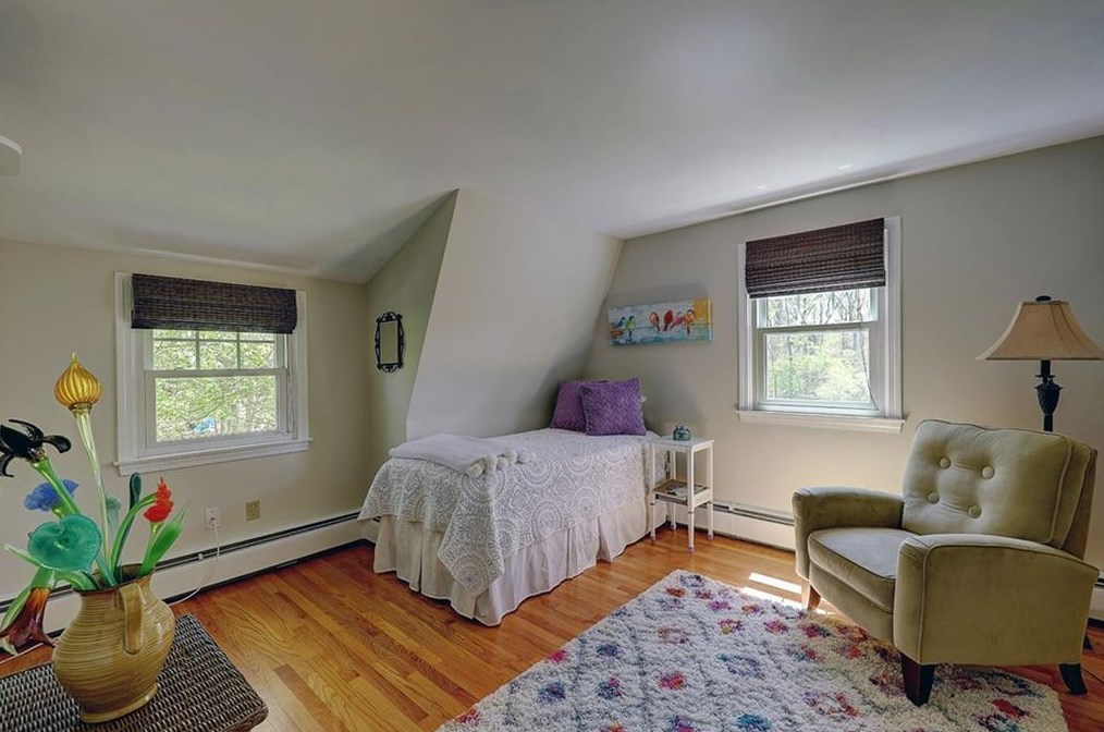 21 Lake Dr, Barrington RI  02806-2811 exterior