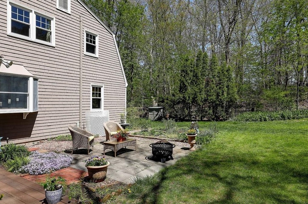 21 Lake Dr, Barrington RI  02806-2811 exterior