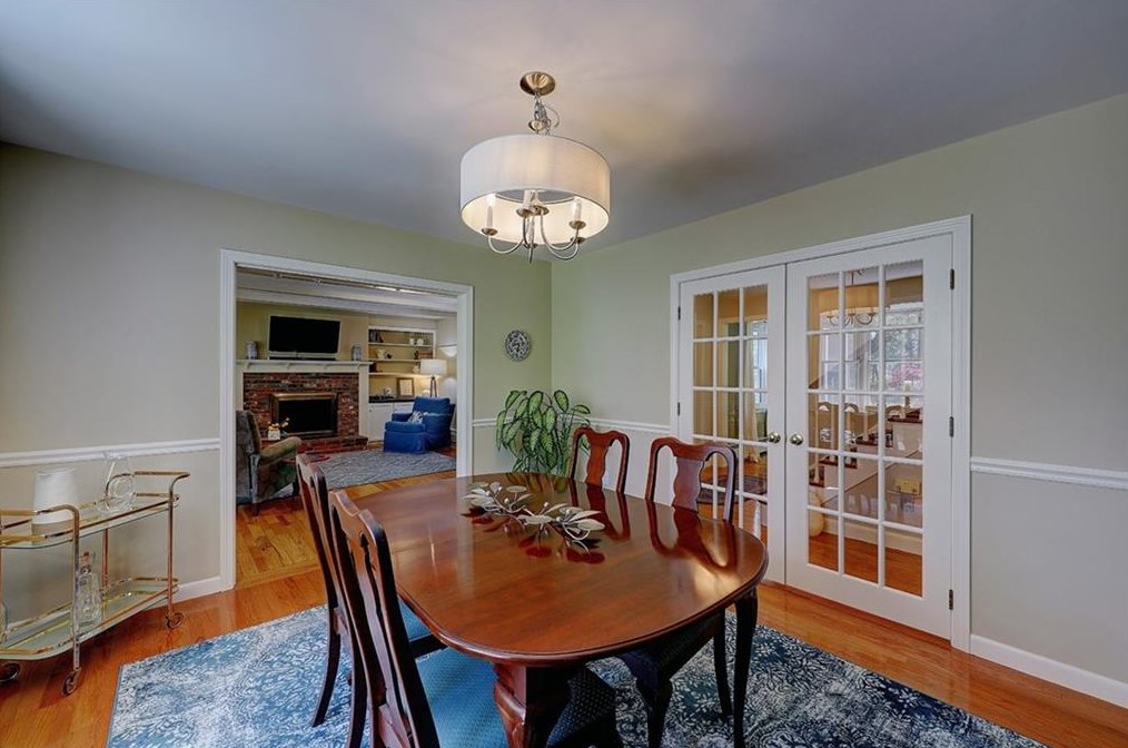 21 Lake Dr, Barrington RI  02806-2811 exterior