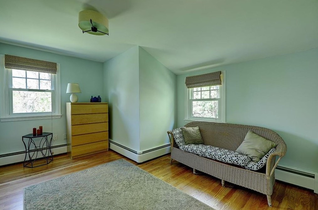 21 Lake Dr, Barrington RI  02806-2811 exterior