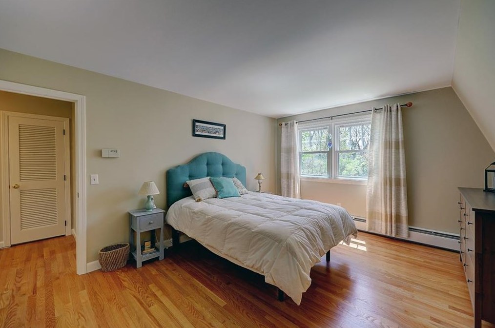 21 Lake Dr, Barrington RI  02806-2811 exterior