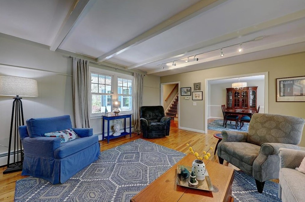 21 Lake Dr, Barrington RI  02806-2811 exterior