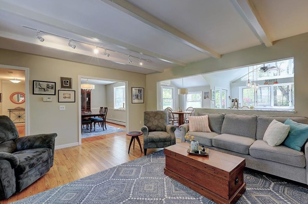 21 Lake Dr, Barrington RI  02806-2811 exterior