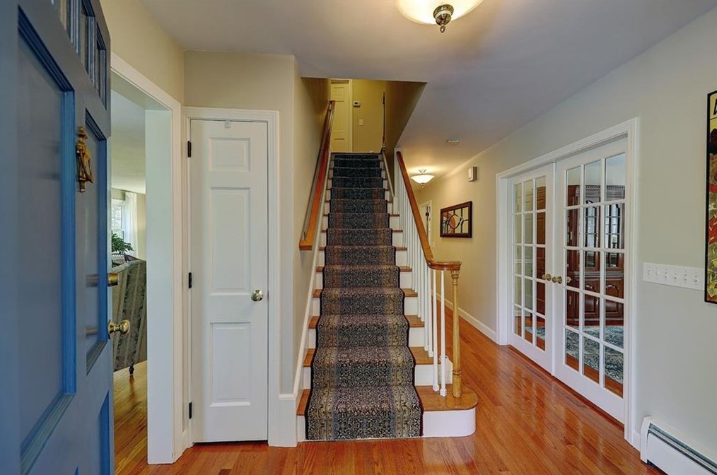 21 Lake Dr, Barrington RI  02806-2811 exterior