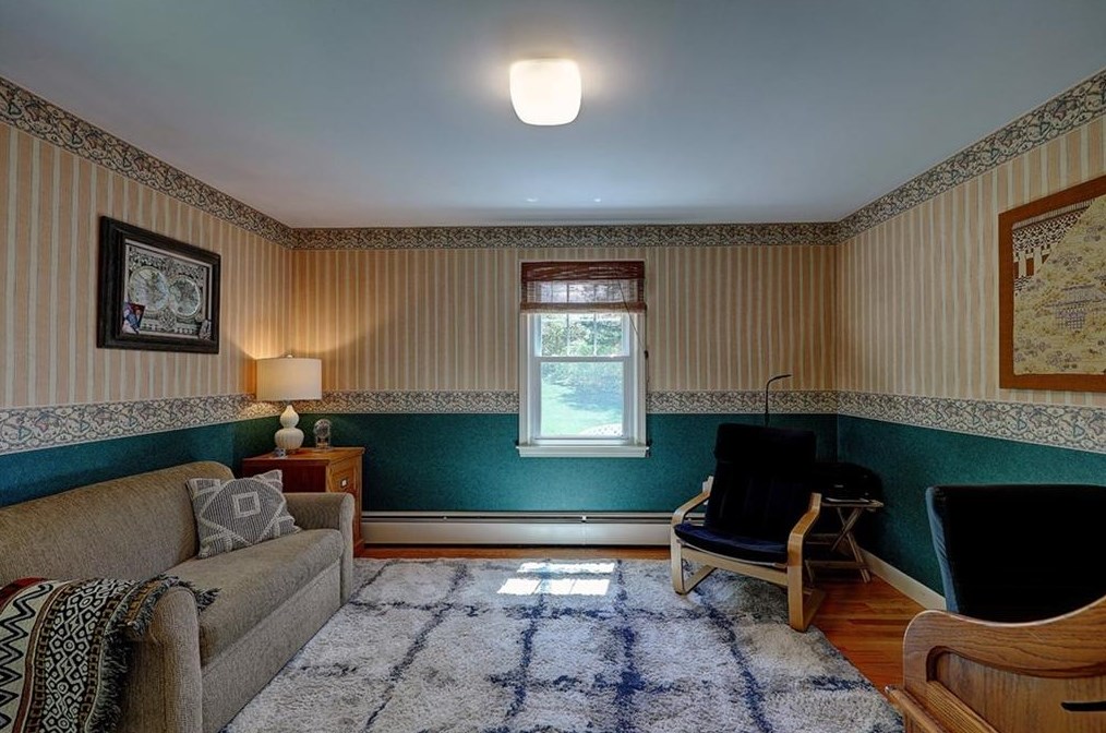 21 Lake Dr, Barrington RI  02806-2811 exterior