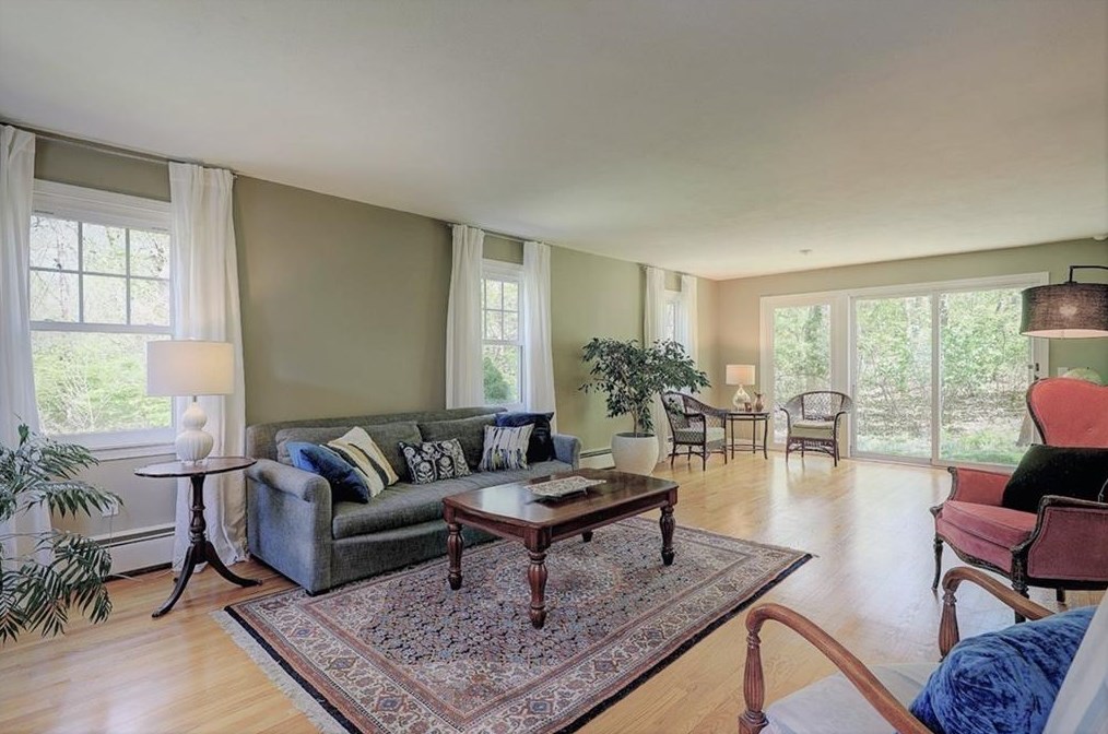 21 Lake Dr, Barrington RI  02806-2811 exterior