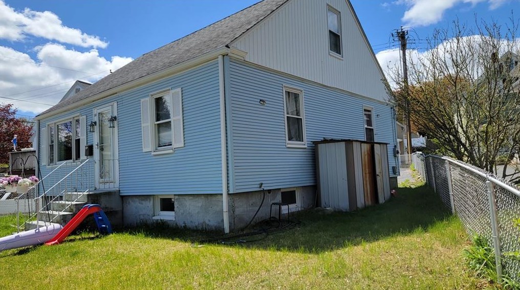 351 Transit St, Woonsocket, RI 02895