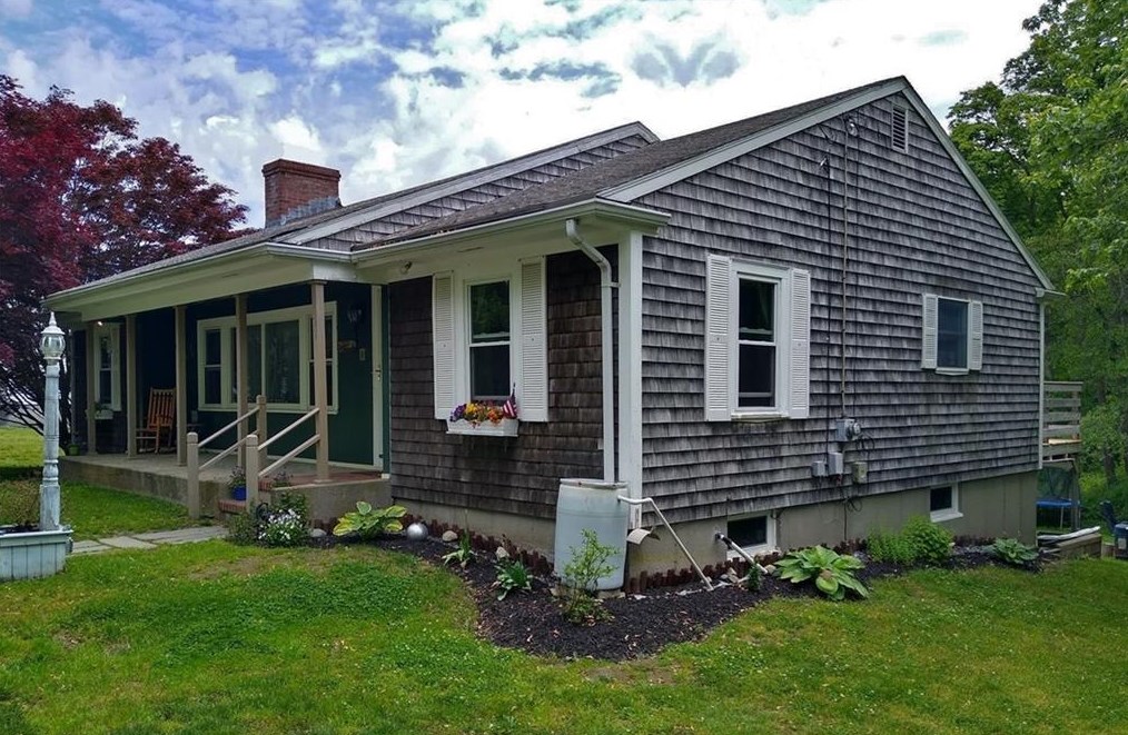 22 Brayton Rd, Tiverton, RI 02878