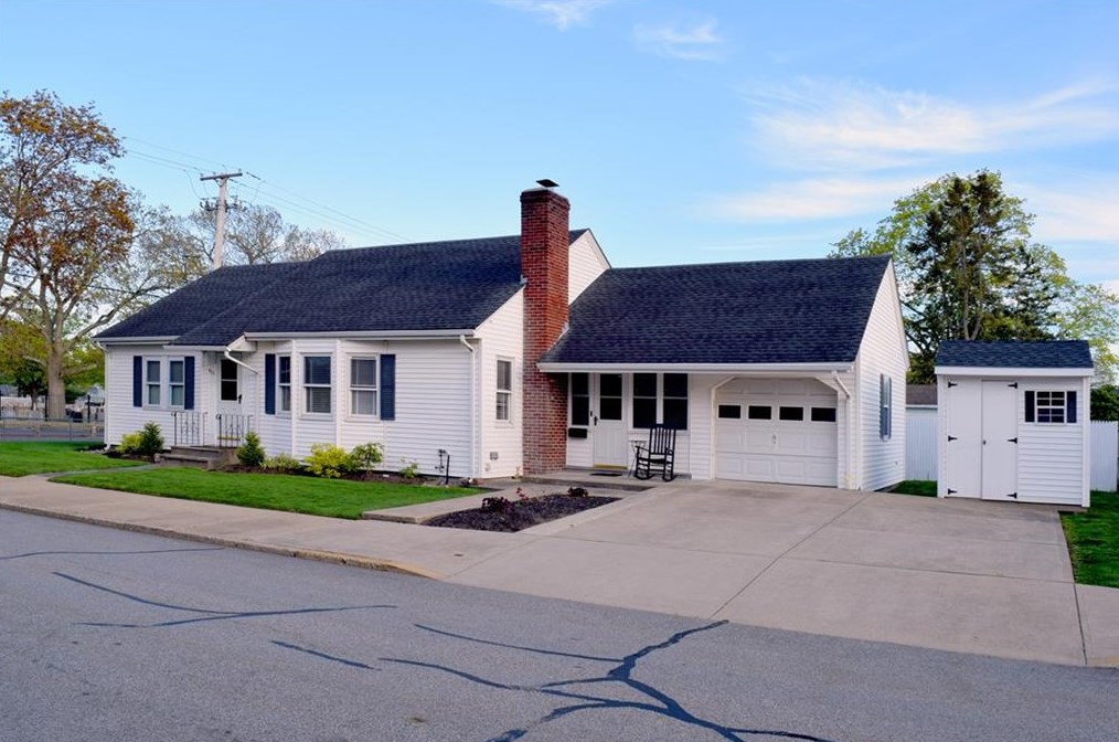 475 Carter Ave, Pawtucket, RI 02861 exterior