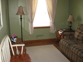 73 Memorial Dr, Pawtucket, RI 02860-5530