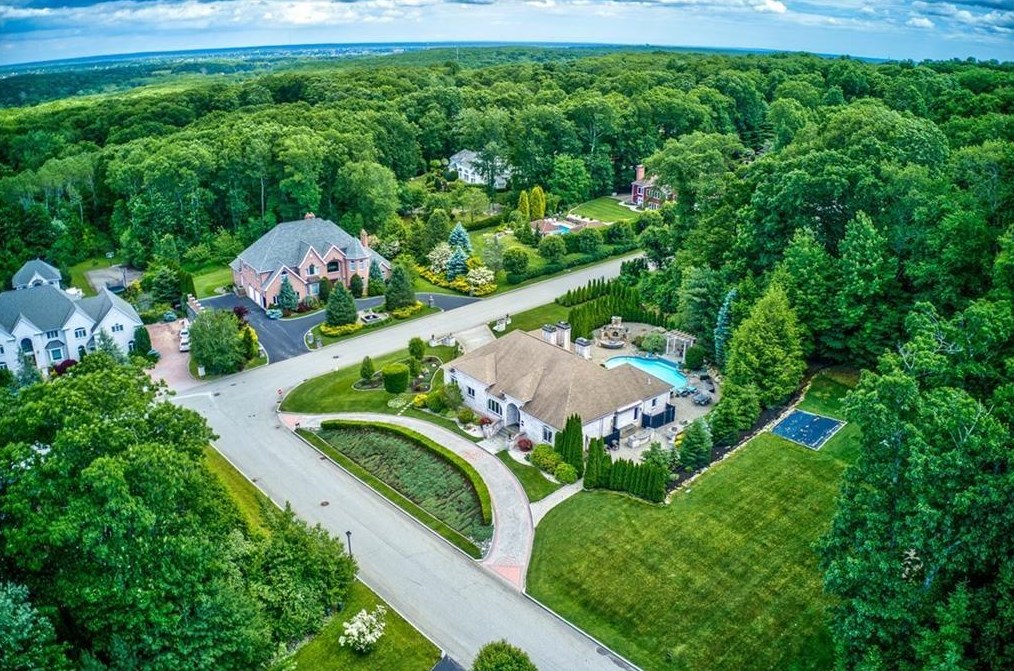 1 Morning Star Ct, Lincoln, RI 02865