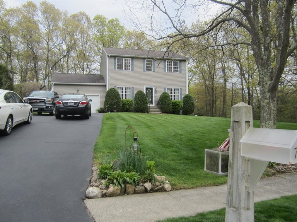 70 Fieldstone Dr, Coventry, RI 02816