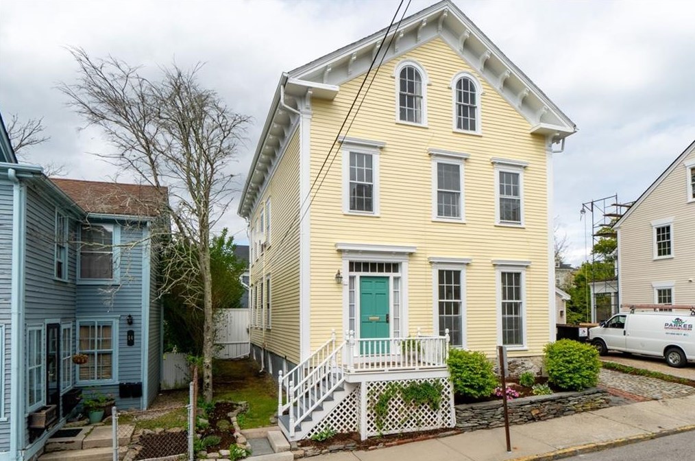 16 Sherman St, Middletown, RI 02840
