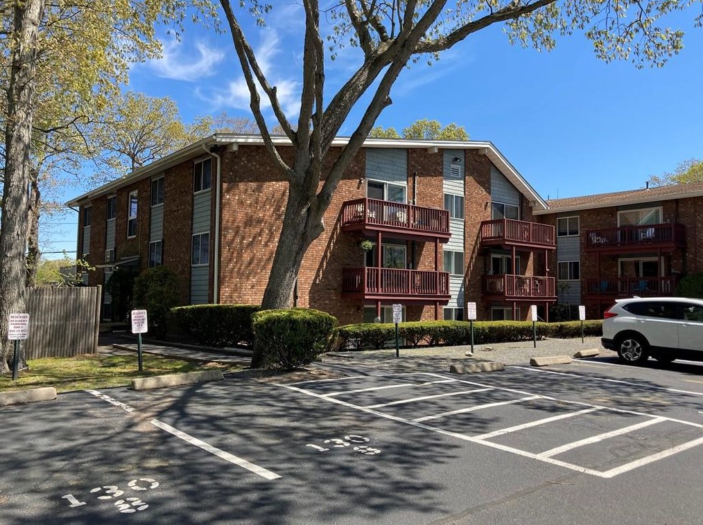 130 Pilgrim Pkwy #5, Warwick, RI 02888