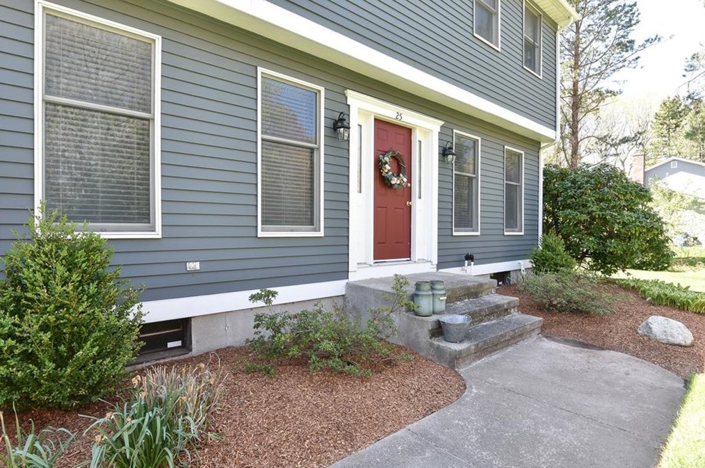 25 Rosewood Dr, Lincoln, RI 02865