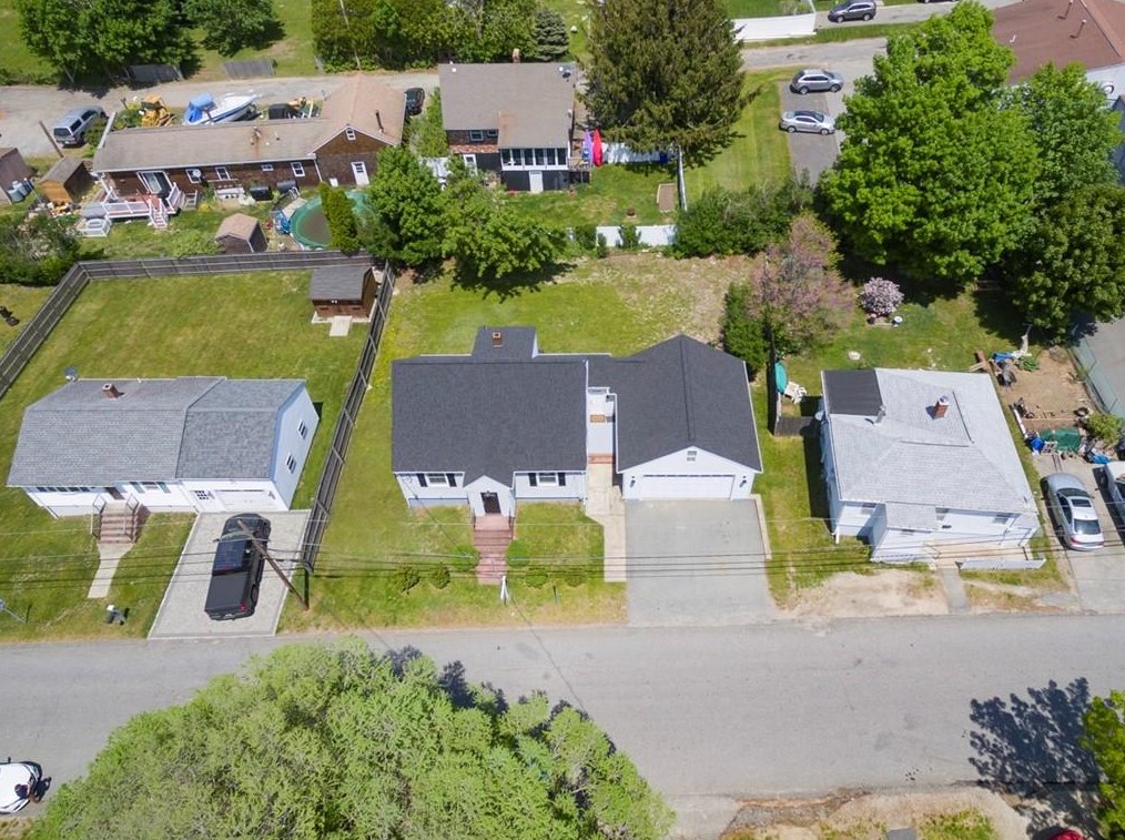 18 Randolph Ave, Tiverton, RI 02878