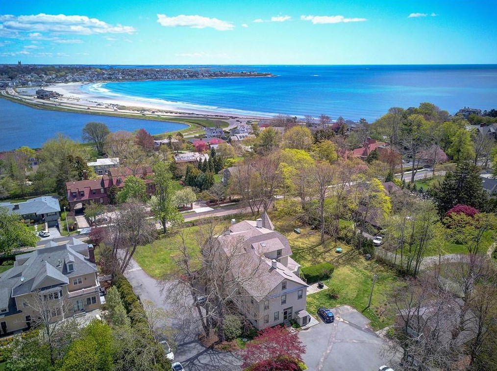 397 Gibbs Ave, Middletown, RI 02840