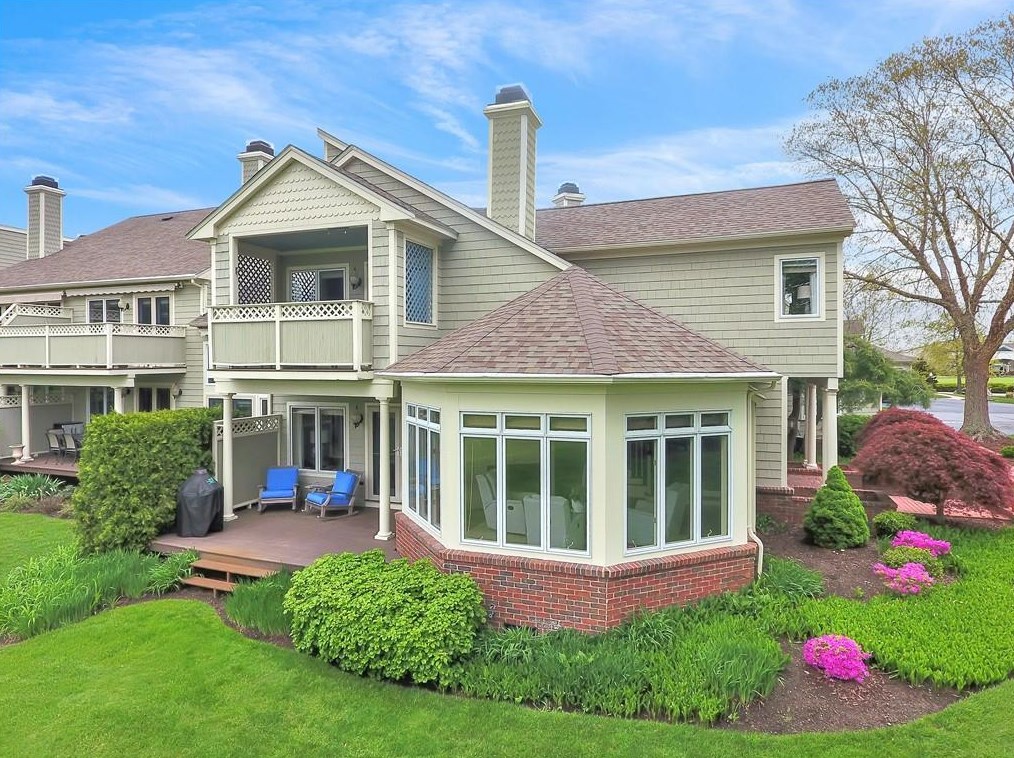 18 Eagle Dr, North Kingstown, RI 02852