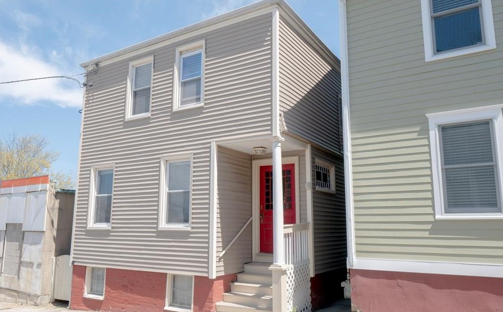 8 Kilburn Ct, Middletown, RI 02840