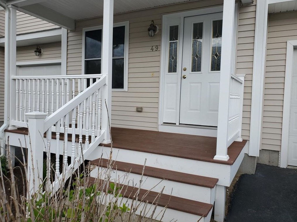 49 Silver Cup Cir, West-Warwick, RI 02893 exterior