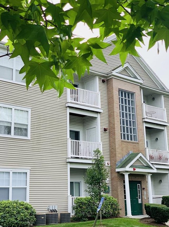 78 Mill St #204, Woonsocket, RI 02895