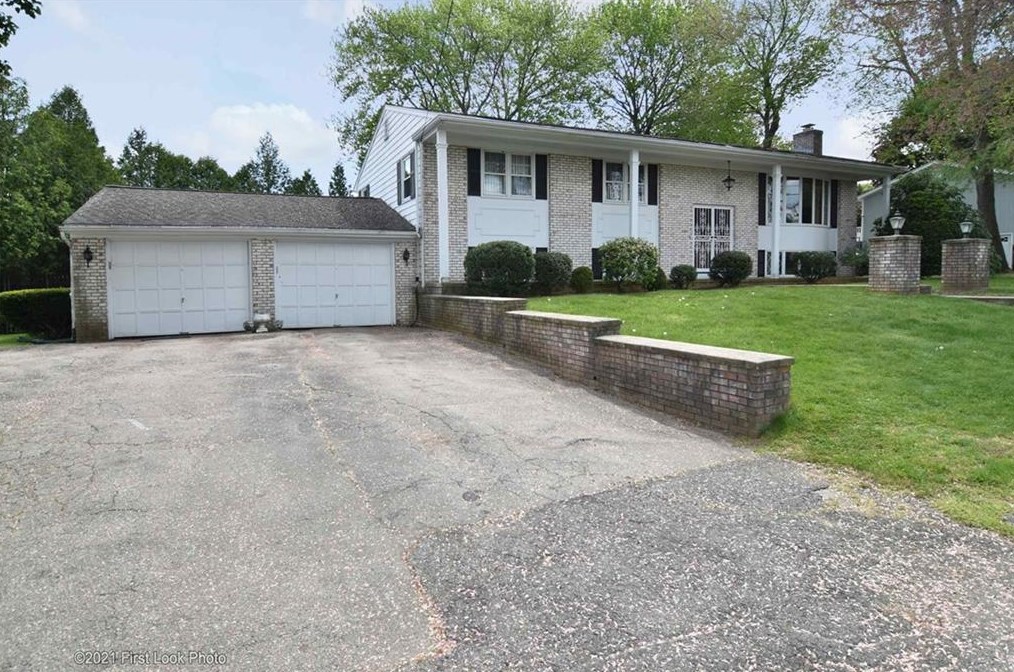 12 Sorrell Rd, North Providence, RI 02904