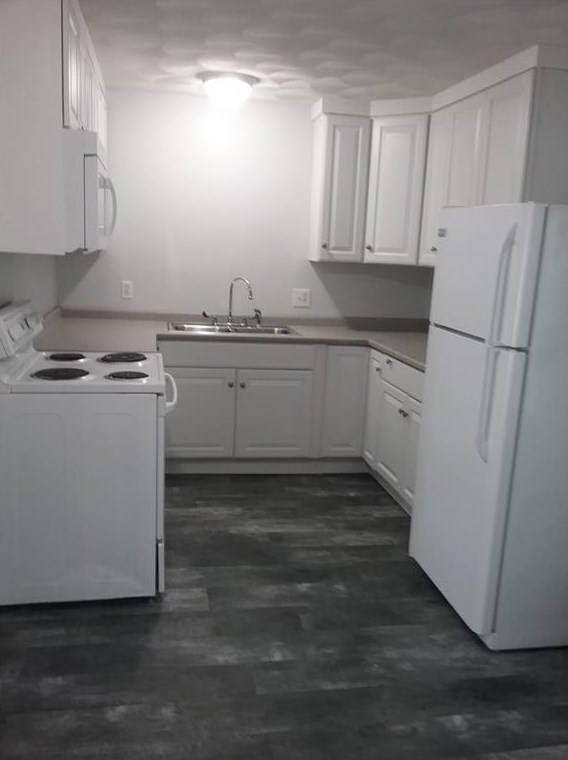 700 Dyer Ave, Cranston RI  02920-6930 exterior